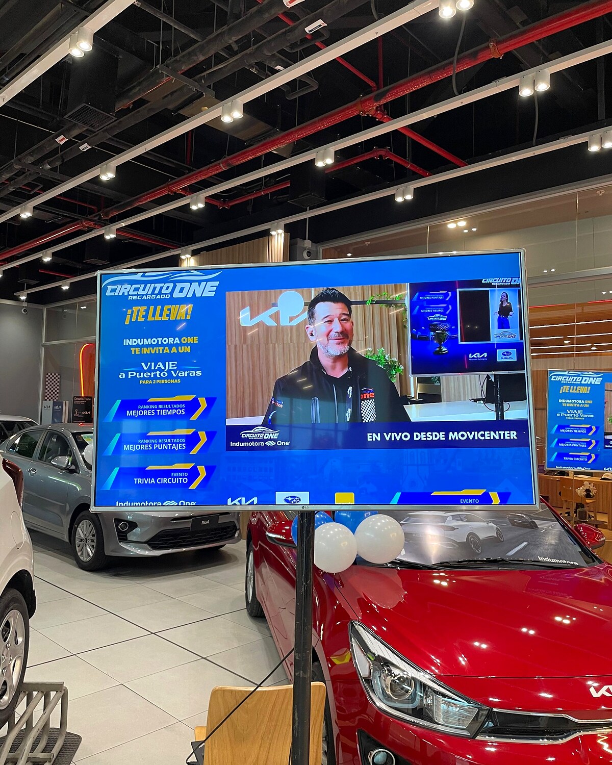 Pantalla interactiva en activación automotriz