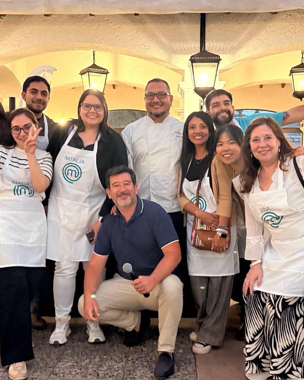 Animación de experiencia corporativa junto a participantes