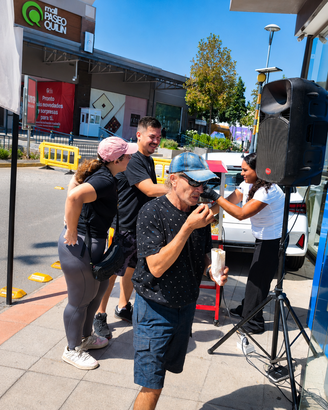 Activación BTL exterior con interacción de público en Mall Paseo Quilín